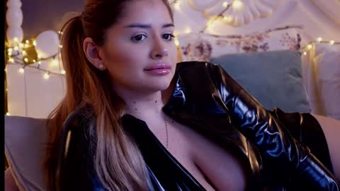 Snapshot of amberseyes chatting on December 28, 12:45 pm Amberseyes online show from December 28, 12:45 pm