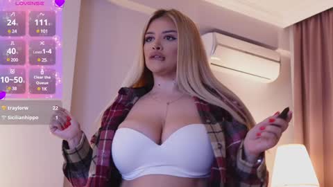 Snapshot of amberseyes chatting on February 5, 5:52 am Amberseyes online show from February 5, 5:52 am