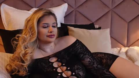 Snapshot of amberseyes chatting on February 11, 6:08 am Amberseyes online show from February 11, 6:08 am