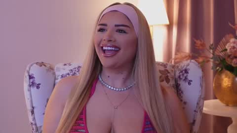 Snapshot of amberseyes chatting on February 18, 7:54 am Amberseyes online show from February 18, 7:54 am