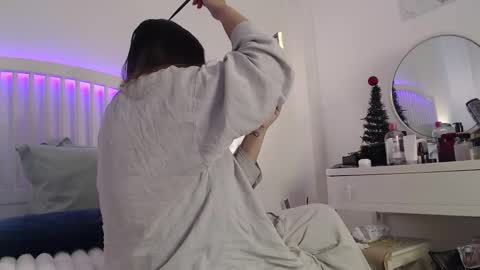 Amberseyes online show from December 17, 1:06 pm