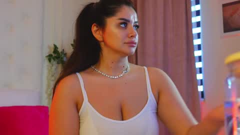 Amberseyes online show from April 7, 9:10 am