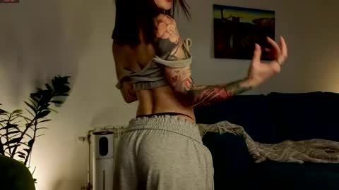 Moon inst 4mbientmoon online show from April 15, 7:58 pm