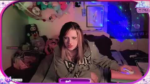 Snapshot of ambrosiakitty chatting on May 1, 7:57 am Ambrosia online show from May 1, 7:57 am