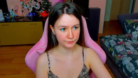 Snapshot of ameli_moon chatting on February 8, 2:53 pm Eileen online show from February 8, 2:53 pm