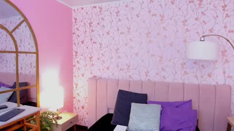 Amelia Adams online show from October 26, 12:00 pm