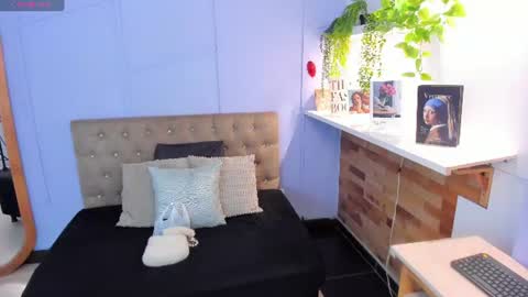 Snapshot of amelia_adms chatting on July 18, 12:09 pm Amelia Adams online show from July 18, 12:09 pm