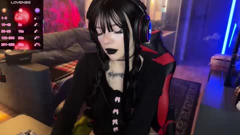 Amelia Aley  online show from November 7, 9:31 am