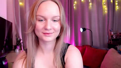 Snapshot of amelia_blondie chatting on February 3, 11:15 am Amelia online show from February 3, 11:15 am