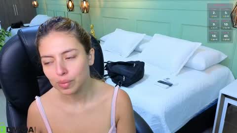 AMELIA online show from September 18, 7:38 pm