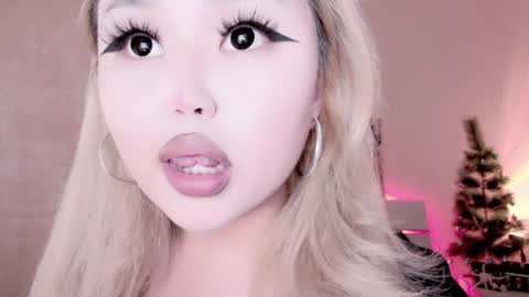 Snapshot of amelia_sunlight chatting on December 19, 11:25 pm Amelia online show from December 19, 11:25 pm