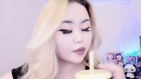 Snapshot of amelia_sunlight chatting on February 3, 12:04 am Amelia online show from February 3, 12:04 am