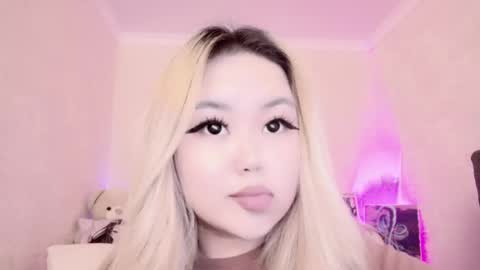 Snapshot of amelia_sunlight chatting on February 24, 1:24 am Amelia online show from February 24, 1:24 am