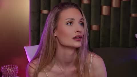 Amelia online show from March 16, 7:07 pm