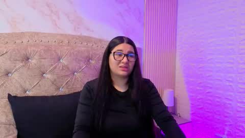 AMELIA CASTELL  online show from March 10, 1:05 pm