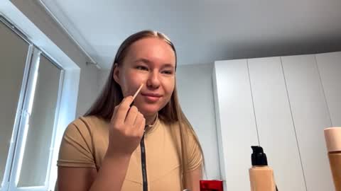 I am Amelie ntmu Lets hit 10 Thumbs Up together online show from June 21, 11:57 am