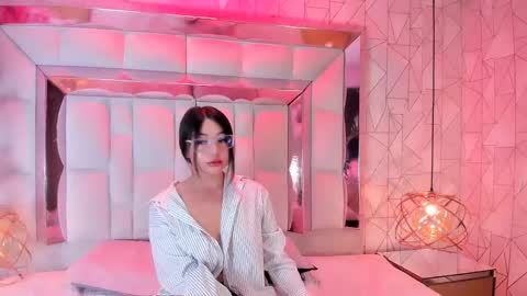 Amelia gold   online show from May 31, 2:02 pm