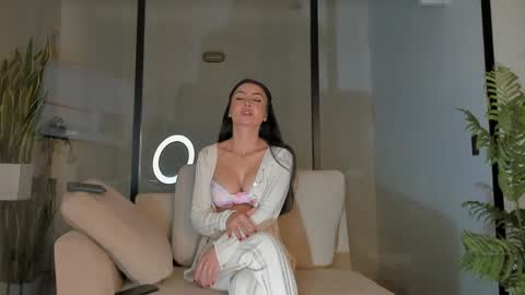 Ameliajones online show from April 5, 1:25 am