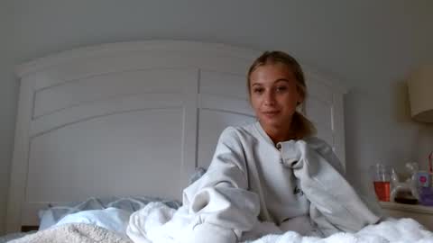 Amelia Lombardi online show from June 11, 11:03 pm