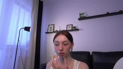 Snapshot of ameliamber0 chatting on May 3, 2:45 pm Amelia online show from May 3, 2:45 pm