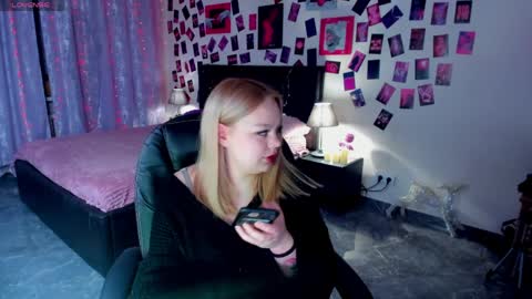 Amelia online show from April 7, 9:37 pm