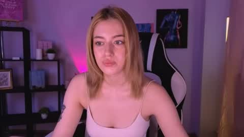Snapshot of ameliarosaline chatting on June 16, 4:04 am ameliarosaline online show from June 16, 4:04 am