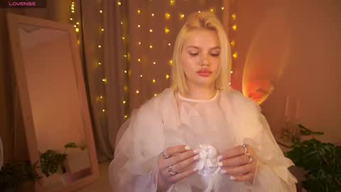 Snapshot of ameliawells chatting on January 19, 5:11 am Amelia online show from January 19, 5:11 am