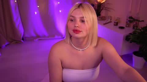 Snapshot of ameliawells chatting on February 3, 6:22 am Amelia online show from February 3, 6:22 am