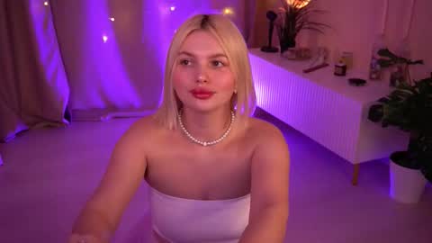 Snapshot of ameliawells chatting on February 3, 6:40 am Amelia online show from February 3, 6:40 am