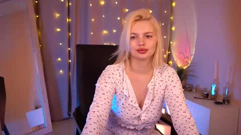 Snapshot of ameliawells chatting on February 20, 4:09 am Amelia online show from February 20, 4:09 am