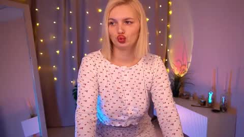 Snapshot of ameliawells chatting on February 20, 6:26 am Amelia online show from February 20, 6:26 am