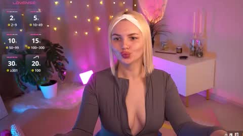 Snapshot of ameliawells chatting on February 28, 6:03 am Amelia online show from February 28, 6:03 am