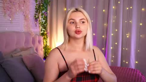  Amelia  online show from June 7, 4:05 am
