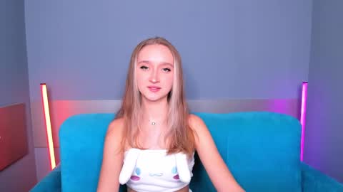 Snapshot of ameliawise chatting on January 5, 8:43 am ameliawise online show from January 5, 8:43 am