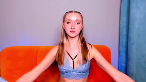 Snapshot of ameliawise chatting on January 9, 11:47 am ameliawise online show from January 9, 11:47 am