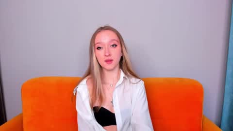 Snapshot of ameliawise chatting on January 25, 9:57 am ameliawise online show from January 25, 9:57 am