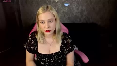 Snapshot of ameliaxcandy chatting on July 8, 9:25 am Amelia online show from July 8, 9:25 am