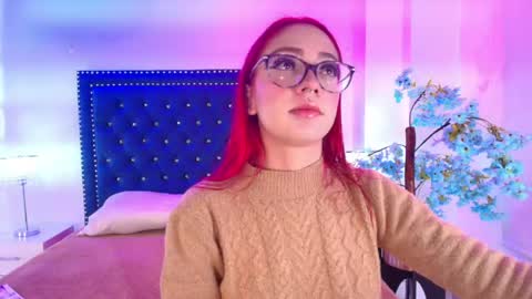 Snapshot of amelie_adamsx chatting on June 1, 11:23 am Amelie online show from June 1, 11:23 am