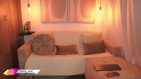 Snapshot of amelie_gonzalez chatting on November 20, 9:14 pm online show from November 20, 9:14 pm