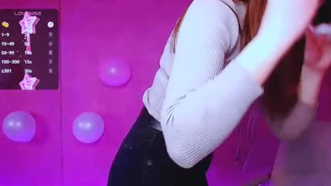 Snapshot of amelie_jackson_ chatting on February 16, 6:43 am Amelie online show from February 16, 6:43 am