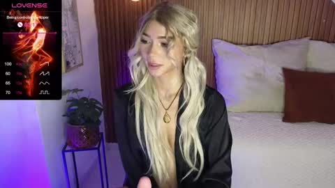 Snapshot of amelieaxie chatting on January 23, 6:49 am Isabella online show from January 23, 6:49 am