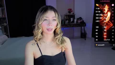 Snapshot of amelieaxie chatting on September 25, 3:21 am Isabella online show from September 25, 3:21 am