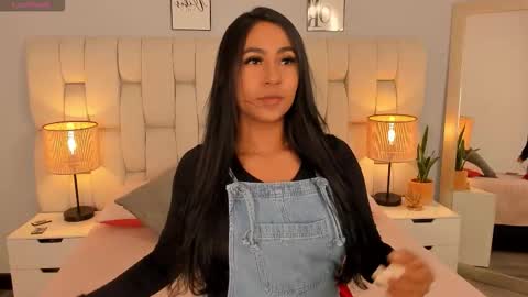 Snapshot of ameliebelle_ chatting on October 22, 12:05 pm Amelie online show from October 22, 12:05 pm