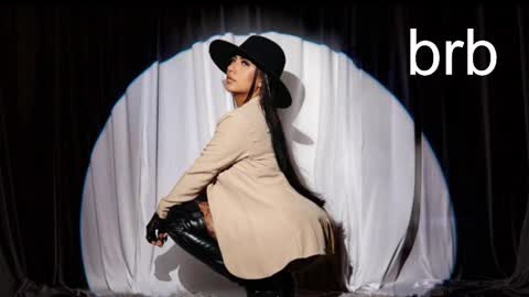 Snapshot of ameliebelle_ chatting on October 29, 11:56 am Amelie online show from October 29, 11:56 am