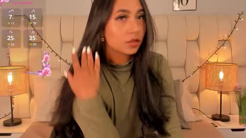 Snapshot of ameliebelle_ chatting on November 16, 12:44 pm Amelie online show from November 16, 12:44 pm