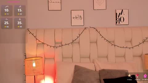 Snapshot of ameliebelle_ chatting on December 5, 1:42 pm Amelie online show from December 5, 1:42 pm