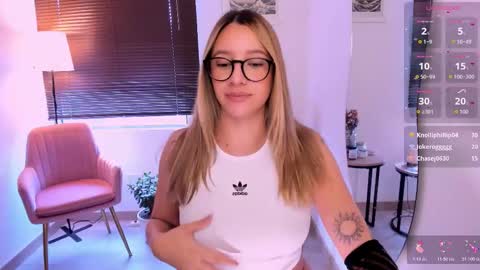 Snapshot of ameliegraham chatting on November 24, 7:13 pm Amelie Graham online show from November 24, 7:13 pm