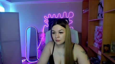 Snapshot of ameliepeach chatting on April 25, 4:59 am Amelie online show from April 25, 4:59 am