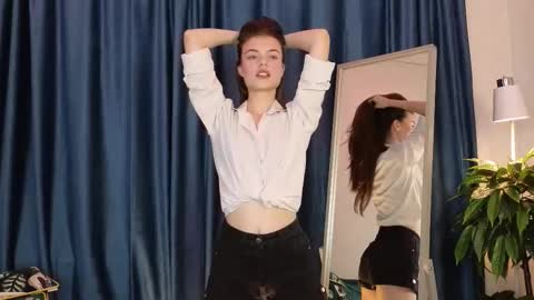 ameliloran_ online show from October 17, 4:26 am