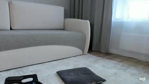 Amelina Love online show from April 12, 3:00 am